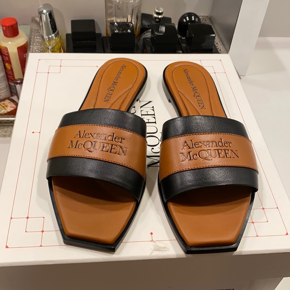Alexander McQueen flat size 8.5